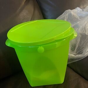 Tupperware Impressions Bright Green Pail 🪣